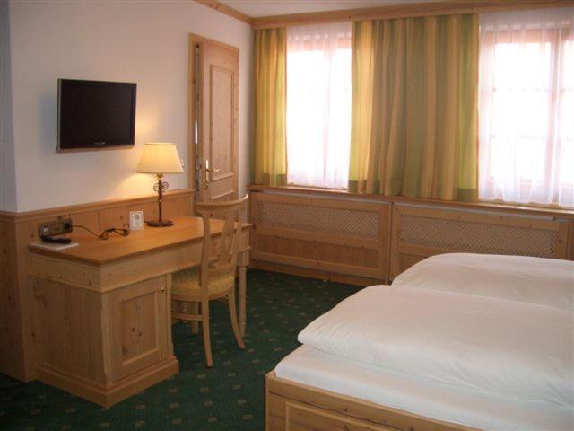 Gasthof & Hotel Jaegerwirt Aufhofen Phòng bức ảnh
